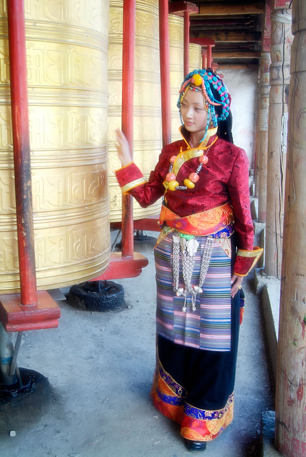 ���ص�һ��Ů��Ƭ