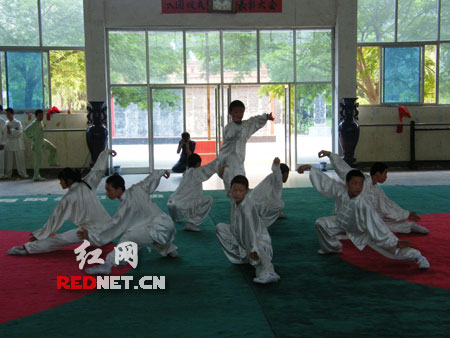 �W(w��ng)�Ͽ����� ӛ�� ���� ���� �Gɫ�D�� 