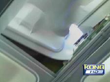 美國 一客機(jī) 機(jī)艙 破裂 乘客 氧氣罩 呼吸