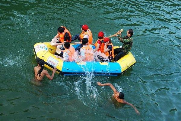 ���{���Ư������