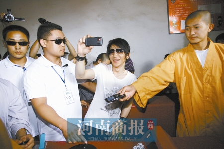 魔術(shù)師 劉謙 游少林寺 謙迷 追星 險(xiǎn)失控