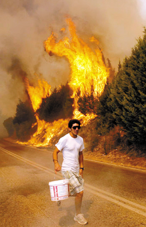 希臘 森林大火 已危及 名鎮(zhèn) 馬拉松