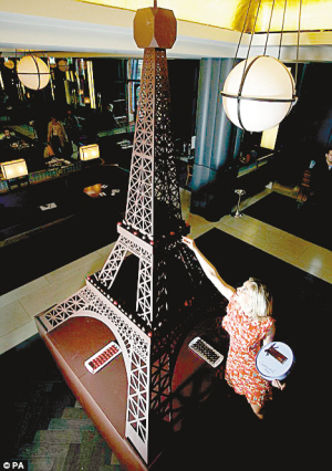 倫敦 火車站 樹起 巧克力 埃菲爾鐵塔