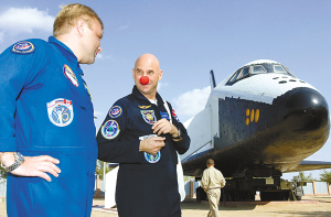 全球 首個 太空 小丑 蓋·拉利伯 將表演 水源童話