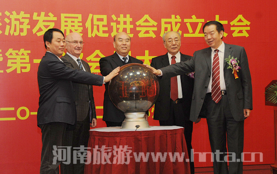 ����ʡ���ΰl(f��)չ���M(j��n)��(hu��)����