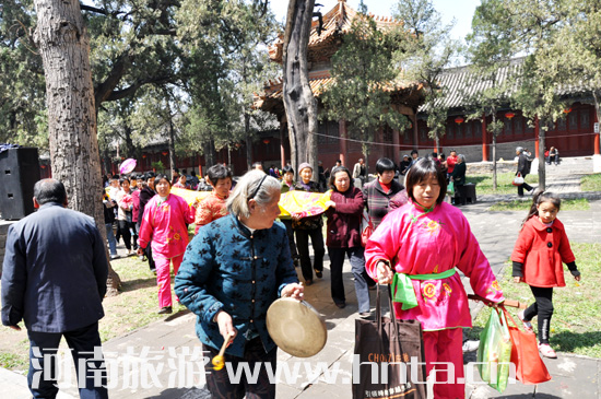 ��ɽ �����R��