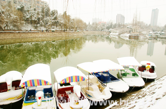 2011�����ݵĵ�һ��ѩ