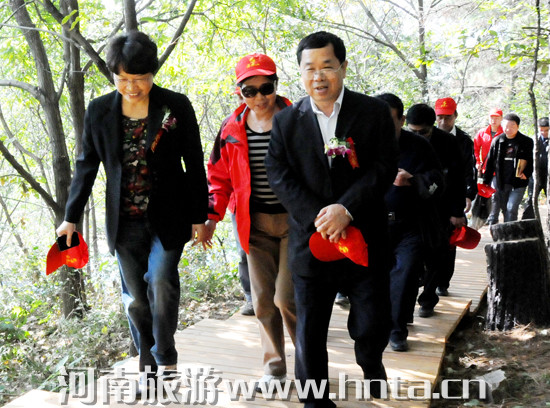 ��׸����L(zh��ng)��ϯ2012����&ldquo;��ɽͬ��&rdquo;�v�R�����f�˵�ɽ�������(d��ng)