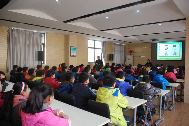 &ldquo;����������M�WУ&rdquo;������Ҹ�·С�W�e��