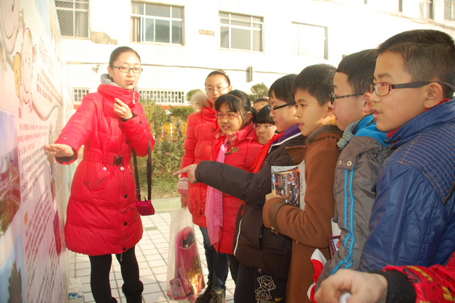 &ldquo;����������M�WУ&rdquo;������Ҹ�·С�W�e��