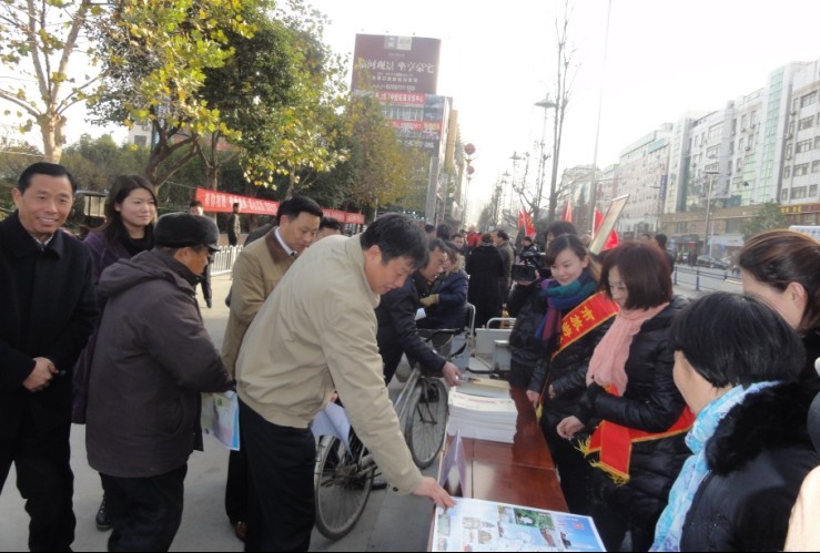 �ܿ������ξַe�O�_չ־Ը�߷���(w��)���(d��ng)