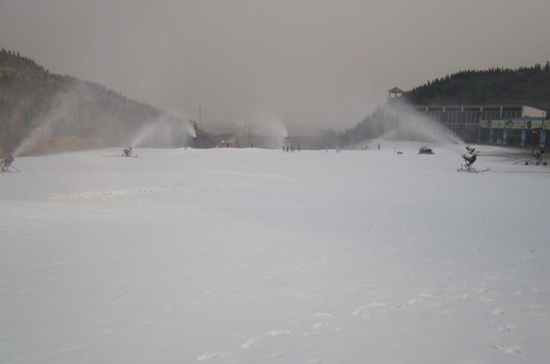 ���ݳ��l(f��)�һ�����ѩ��(ch��ng)���ξ�·