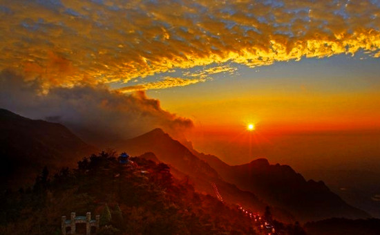 ���˴����{�ٵ� �p���՗���ʢ�� 