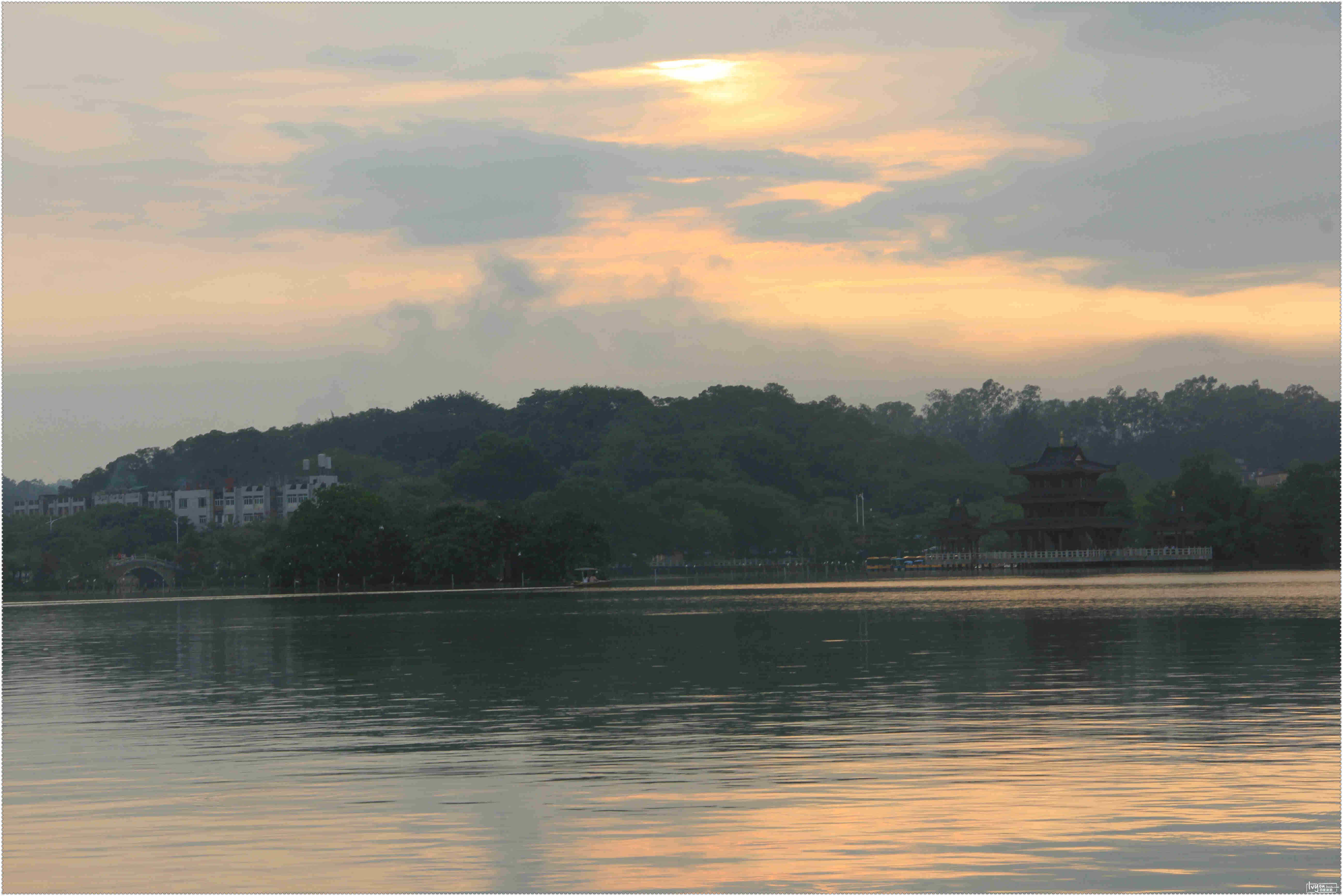 ��ԥ���l(f��) ���M(f��i)�ֺ��澰�c(di��n)�����_