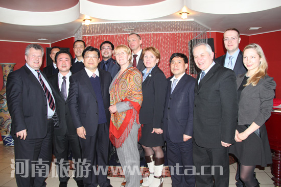 ���V�Ǹ�ʡ�Lһ���c���_˹ʥ�˵ñ�����I(y��)��(li��n)����ϯ������&bull;���п��xҮ������ʥ�˵ñ����A���A�S(li��n)�ϕ���ϯ�־���Ⱥ�Ӱ