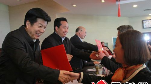 中國(guó)開封菊花文化節(jié)總結(jié)表彰暨動(dòng)員大會(huì)舉行