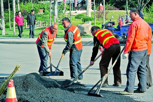 三門峽市全面檢修市區(qū)路面迎接第八屆中博會