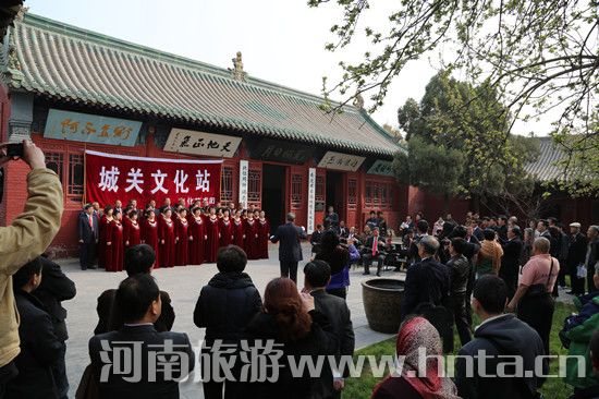 ������w�R�h���&ldquo;��һ&rdquo;С�L(zh��ng)�ك�(y��u)�ݻ��(d��ng)ϲӭ�e