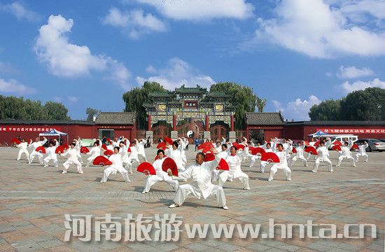 ������w�R�h���&ldquo;��һ&rdquo;С�L(zh��ng)�ك�(y��u)�ݻ��(d��ng)ϲӭ�e