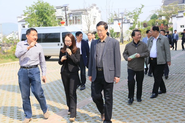 �v�R����ί����ӛ�ZӢ�����(du��)�����Ͼ��н����^(q��)���ߴ��^(q��)�l(xi��ng)������