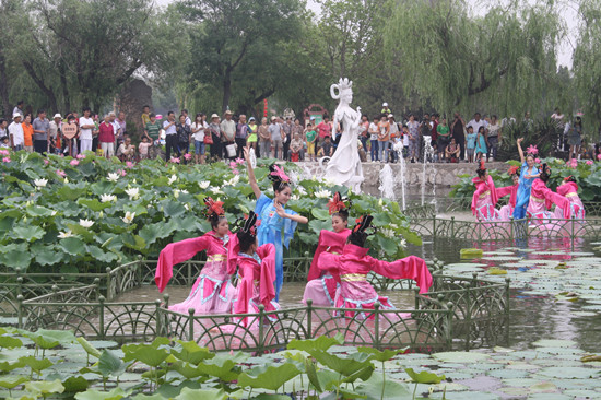 中國(guó)開封荷花文化展演月暨第十屆荷花藝術(shù)節(jié)開幕