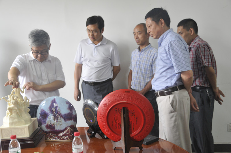 濟(jì)源市領(lǐng)導(dǎo)檢查上半年服務(wù)業(yè)發(fā)展情況 聽(tīng)取旅游業(yè)發(fā)展情況匯報(bào)