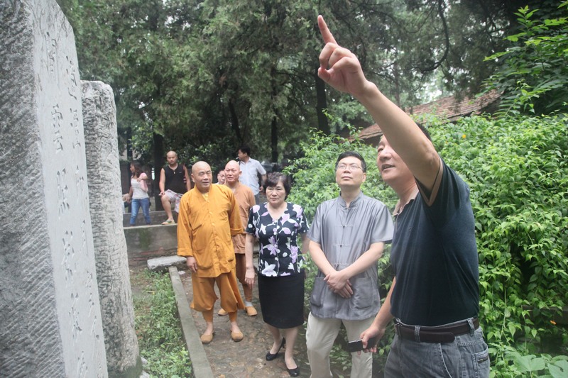 中華社會(huì)文化發(fā)展基金會(huì)領(lǐng)導(dǎo)和專(zhuān)家一行蒞臨駐馬店市考察指導(dǎo)