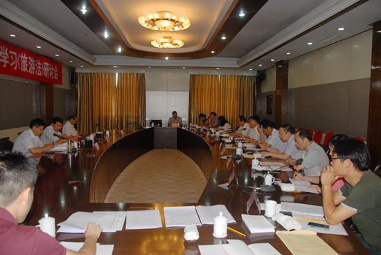 許昌市旅游系統(tǒng)舉辦學(xué)習(xí)貫徹《旅游法》研討會(huì)