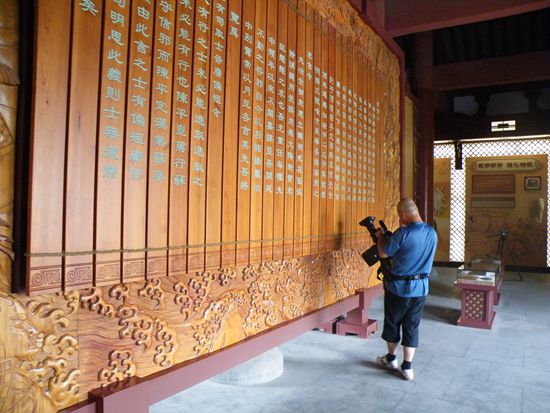 安徽阜陽廣播電視臺來許拍攝旅游節(jié)目