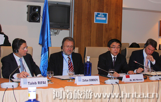 ����ʡ��ϯ�׌�(li��n)�χ��������νM��ȫ�����οɳ��m(x��)�l(f��)չ�^�y(c��)�c(di��n)���(hu��) 