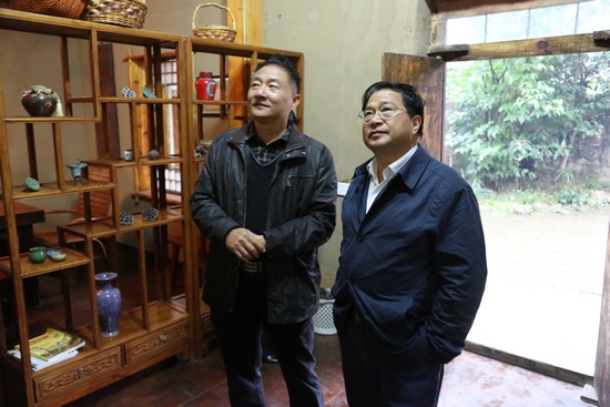 駐馬店市領(lǐng)導(dǎo)赴信陽(yáng)郝堂村考察鄉(xiāng)村旅游建設(shè)