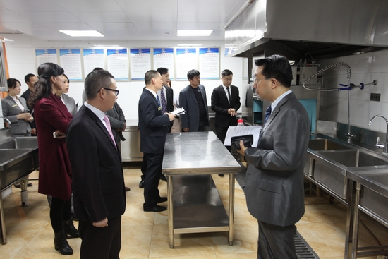 省星評(píng)委對(duì)嵖岈山溫泉度假酒店創(chuàng)建五星級(jí)旅游飯店進(jìn)行推薦性評(píng)定檢查