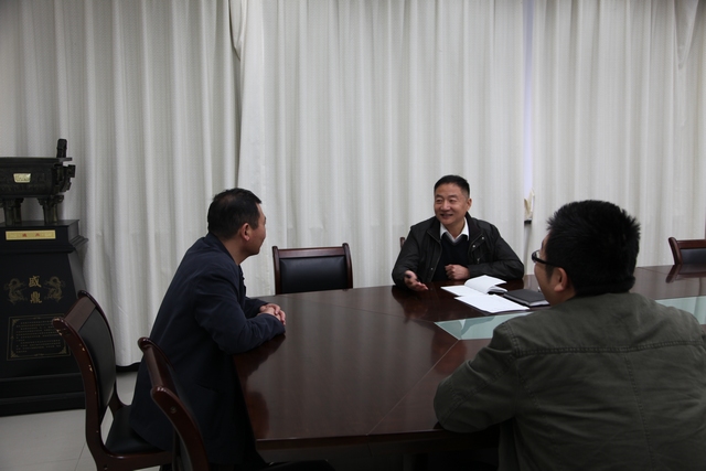 �����ξ��h�M�_չһ��(du��)һՄ�Ļ��(d��ng)