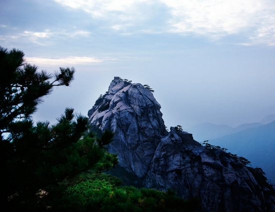 駐馬店旅游協(xié)會旅行社分會組織旅行社赴天堂寨風(fēng)景區(qū)考察