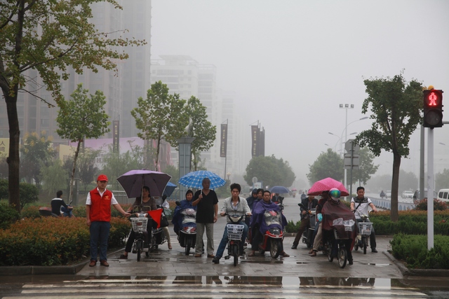 駐馬店市旅游局認真開展文明交通志愿者服務活動