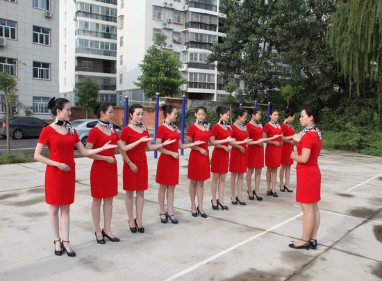 駐馬店市2014中國(guó)“農(nóng)洽會(huì)”形象講解員亮相