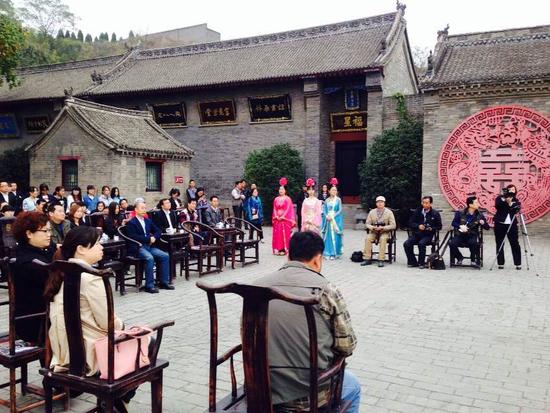 &ldquo;�ϼҺ���&bull;����ӛ&rdquo;���Ŷ��Ļ��R��֮�þ��ʆ���(d��ng)