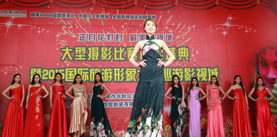 2015���&ldquo;���»����r(sh��)������Ӱҕ��&rdquo;�zӰ��ِ�C��(ji��ng)ʢ���߇�(gu��)�H���������ʹѲ�λ��(d��ng)�ڽ���Ӱҕ��¡���e��