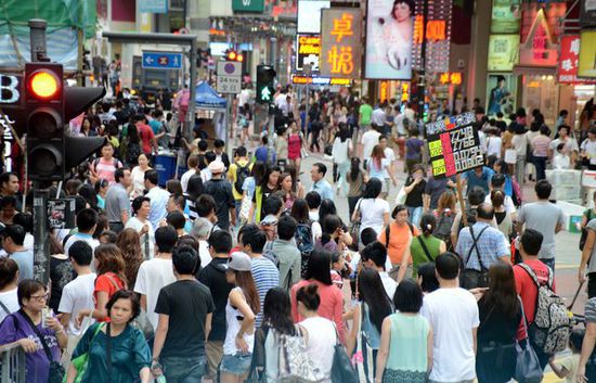 少數(shù)人折騰大家買單 香港旅游業(yè)不堪“倒春寒”