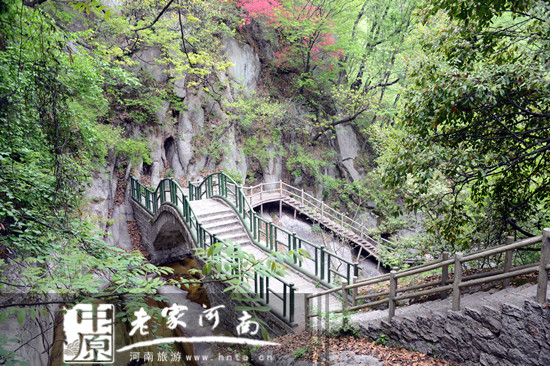  4��25�����磬50��λ��������������δ��ǰ�����R̶���^(q��)��������(bi��o)־����-�质���R̶����ֱͨ܇��ʽ�_ͨ��