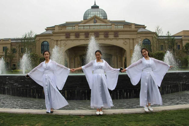 ����&ldquo;���^&rdquo;���옷�ս����� ��&ldquo;С��Ů&rdquo;ǰ����^