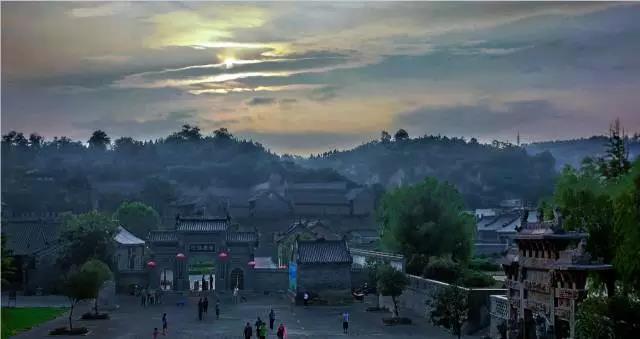    ���f(w��n)�ο��κ���   &ldquo;�ϼҺ������η۽z��g��&rdquo;��(chu��ng)��Ŀ�ĵؠI(y��ng)�N��ģʽ