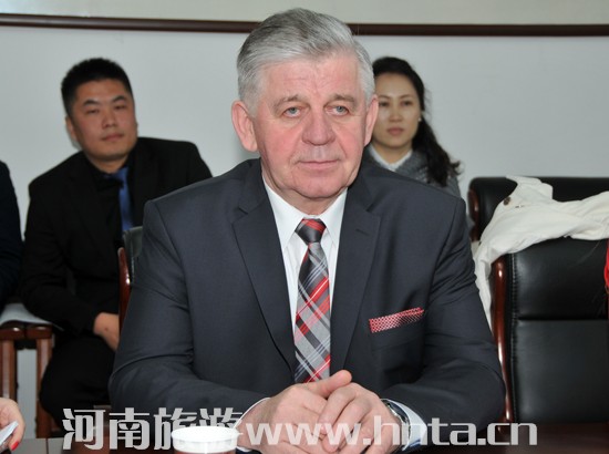 ���m�R����ʡʡ�L(zh��ng)��˹�Z��˹�ʈF(tu��n)�ݕ�(hu��)�Ҿ�