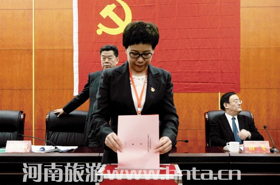 �Ҿ�ֱ�ٙC(j��)�P(gu��n)�hί�A�M��ɓQ��