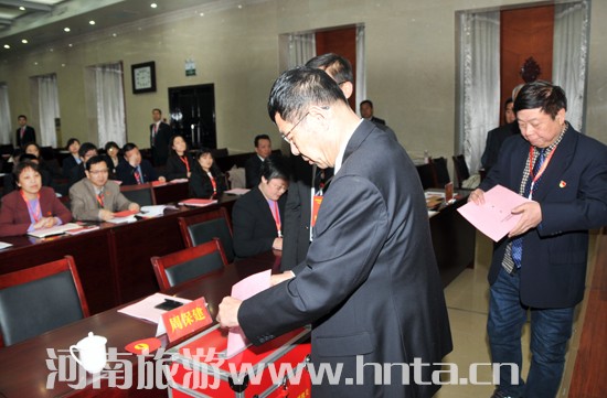 �Ҿ�ֱ�ٙC(j��)�P(gu��n)�hί�A�M��ɓQ��