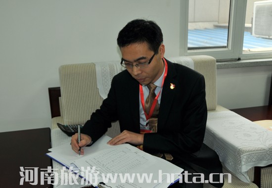 �Ҿ�ֱ�ٙC�P(gu��n)�hί�A�M��ɓQ��